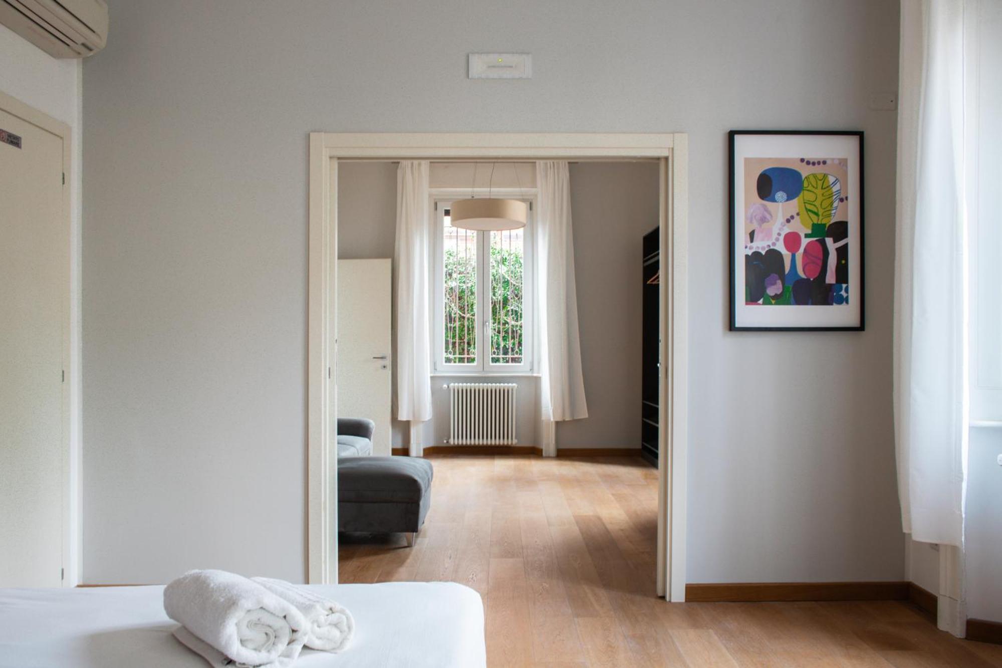 Rrrapido Holy Suites And Rooms - Via Sardegna Milan Exterior photo