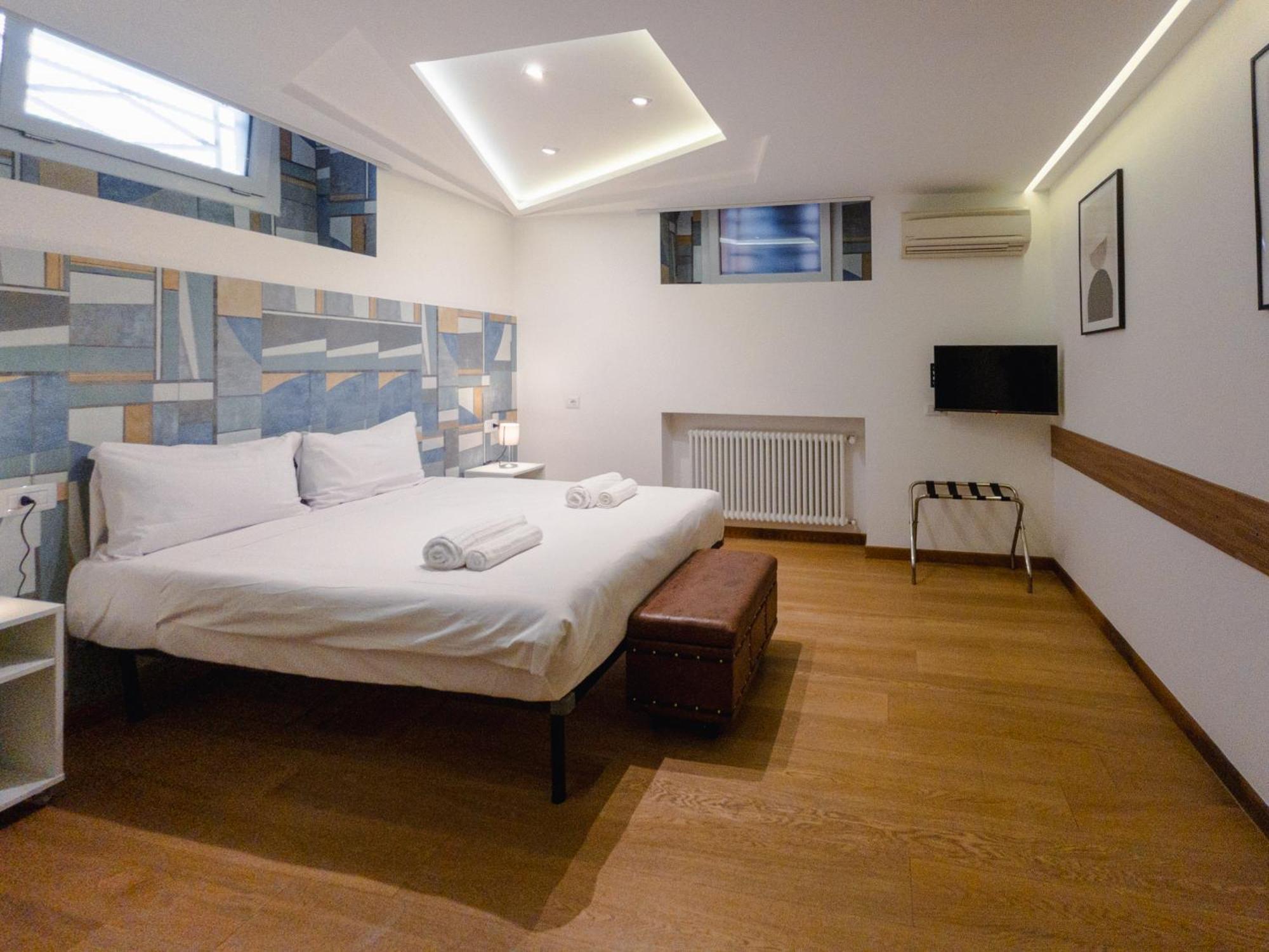 Rrrapido Holy Suites And Rooms - Via Sardegna Milan Exterior photo